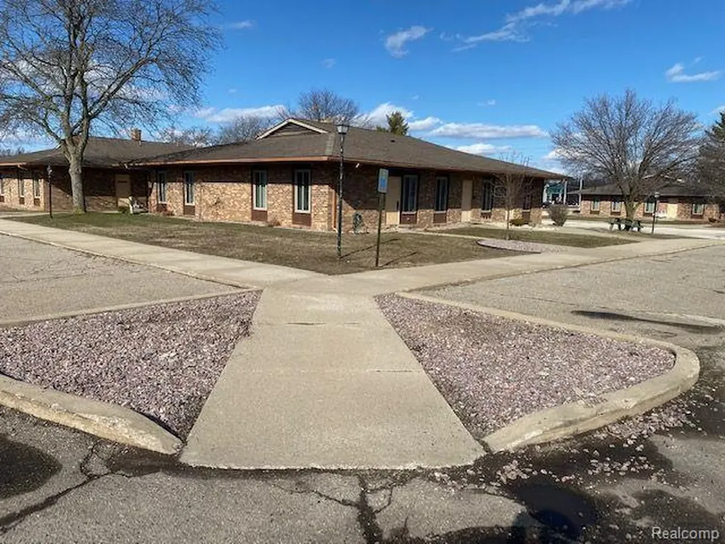 1134 S Linden Road Flint City MI 48532