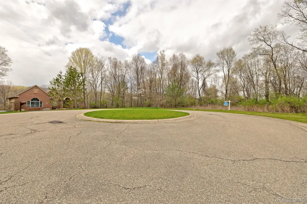 207 Astor Knolls Drive Groveland Township MI 48462