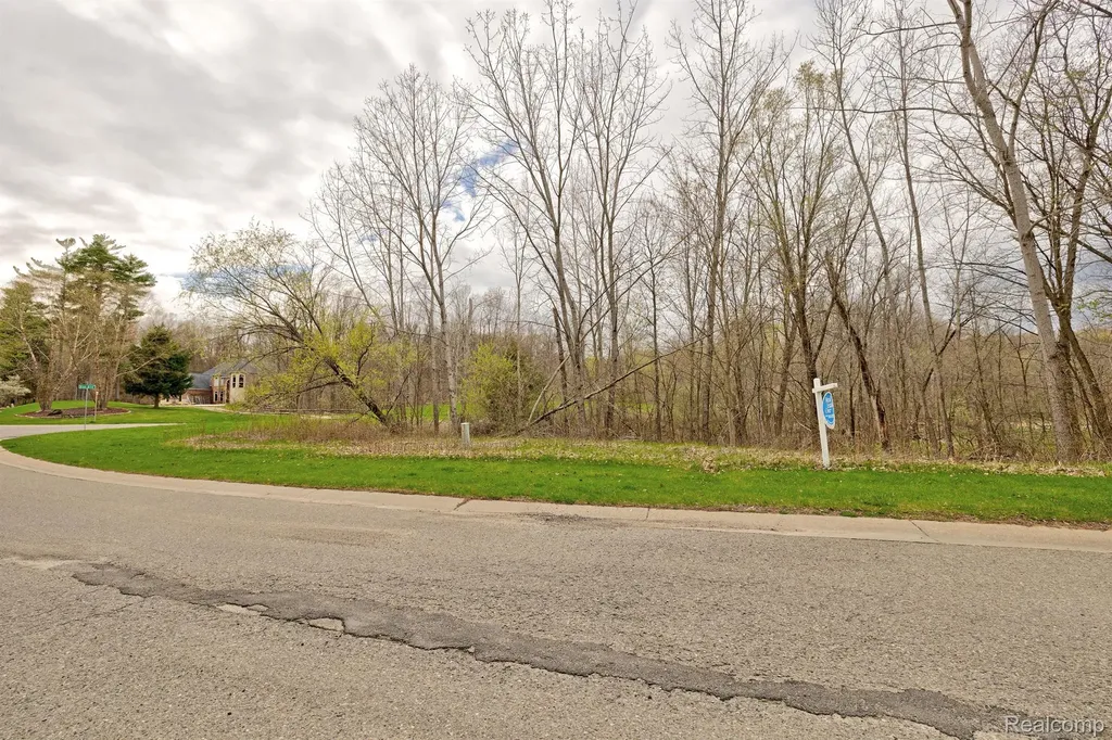 207 Astor Knolls Drive Groveland Township MI 48462