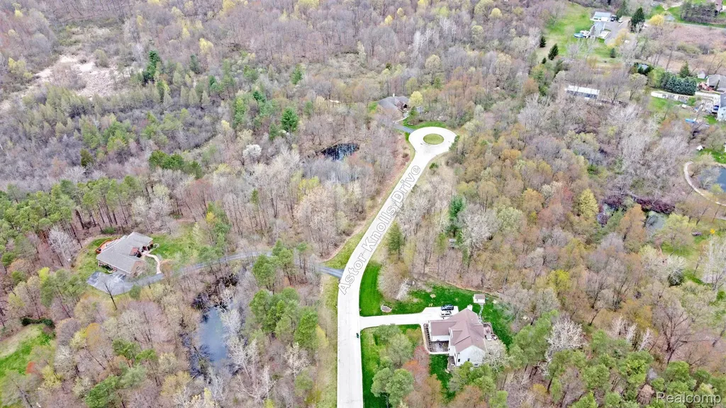 207 Astor Knolls Drive Groveland Township MI 48462