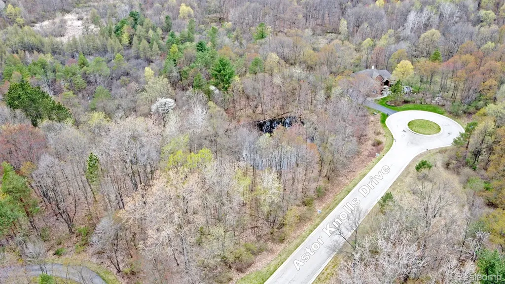 207 Astor Knolls Drive Groveland Township MI 48462