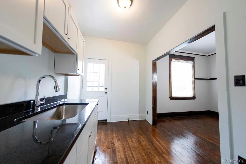 14536 E Jefferson Avenue Detroit City MI 48215