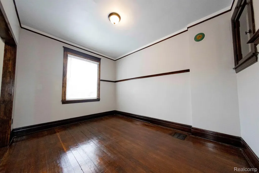 14536 E Jefferson Avenue Detroit City MI 48215