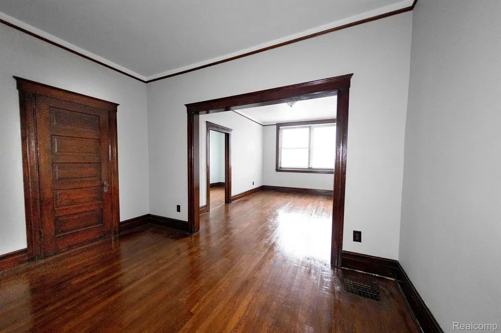 14536 E Jefferson Avenue Detroit City MI 48215