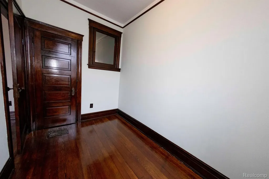 14536 E Jefferson Avenue Detroit City MI 48215