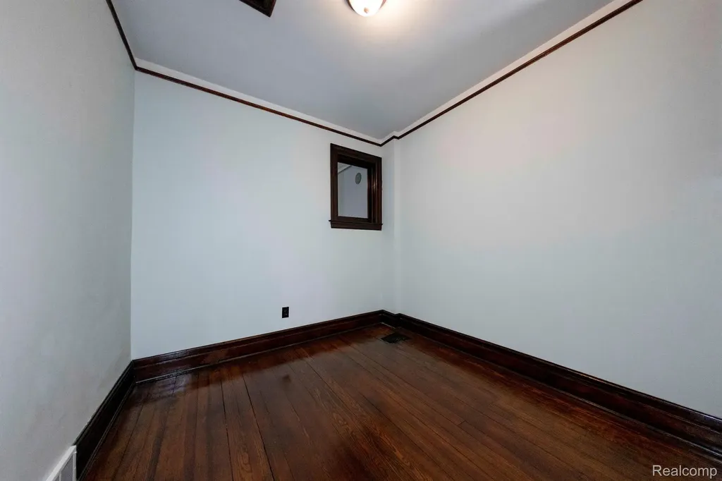 14536 E Jefferson Avenue Detroit City MI 48215