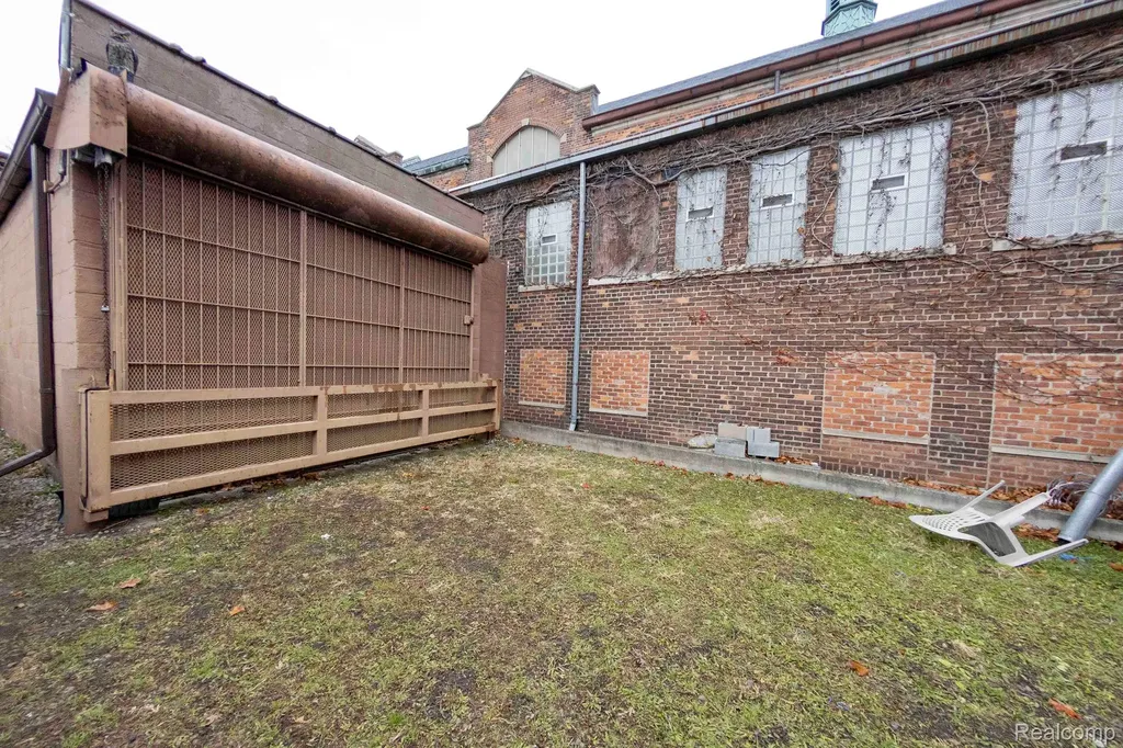 14536 E Jefferson Avenue Detroit City MI 48215