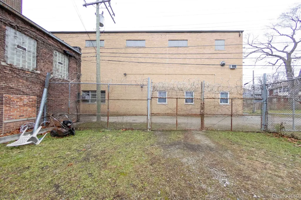 14536 E Jefferson Avenue Detroit City MI 48215