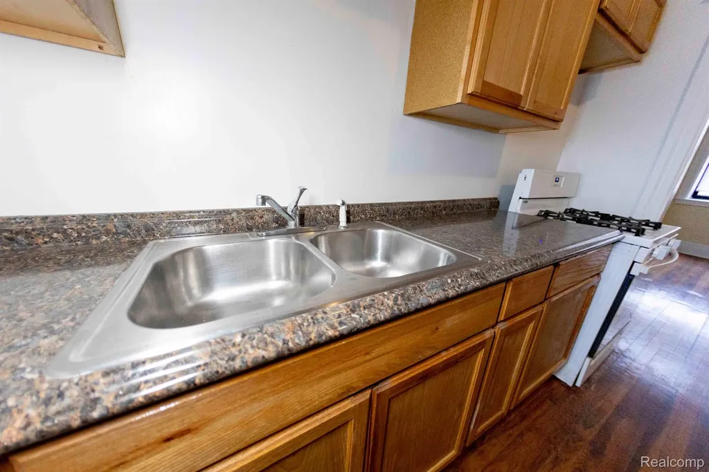 14536 E Jefferson Avenue Detroit City MI 48215