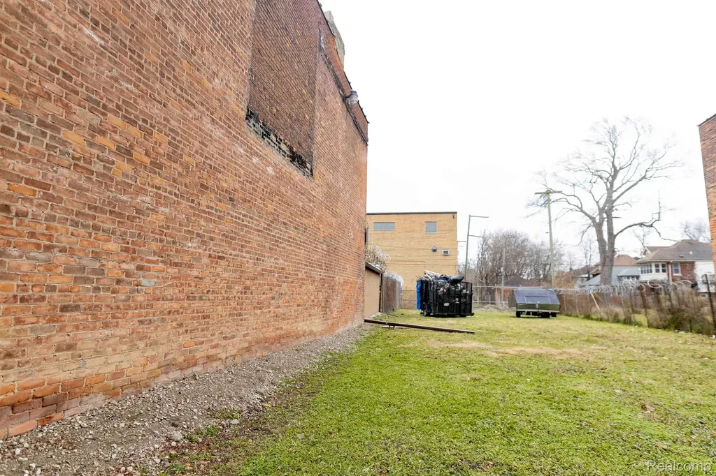 14536 E Jefferson Avenue Detroit City MI 48215