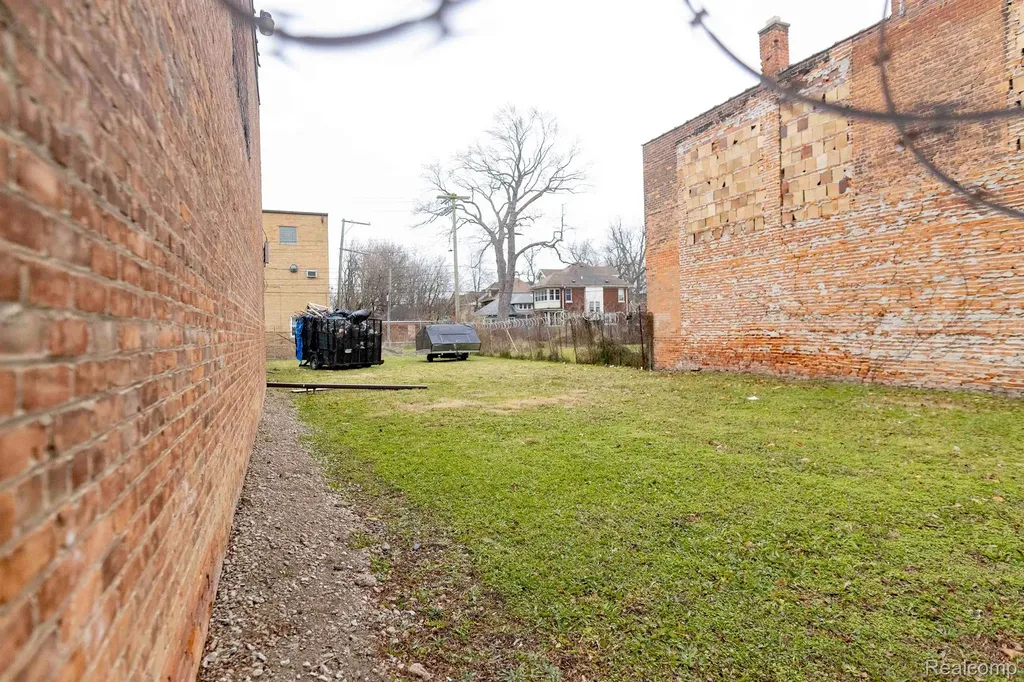 14536 E Jefferson Avenue Detroit City MI 48215