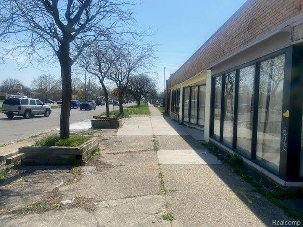 19151 Kelly Road Detroit City MI 48224