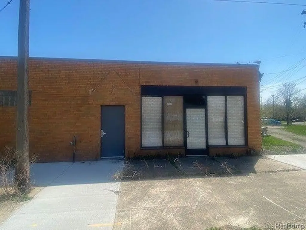 19151 Kelly Road Detroit City MI 48224