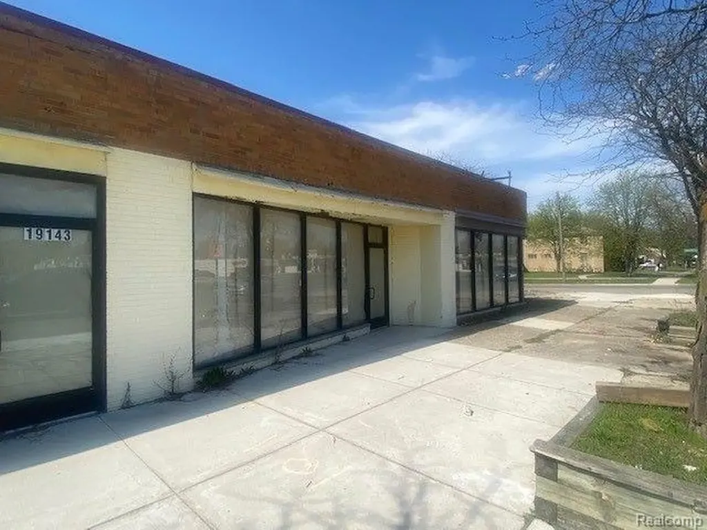 19151 Kelly Road Detroit City MI 48224