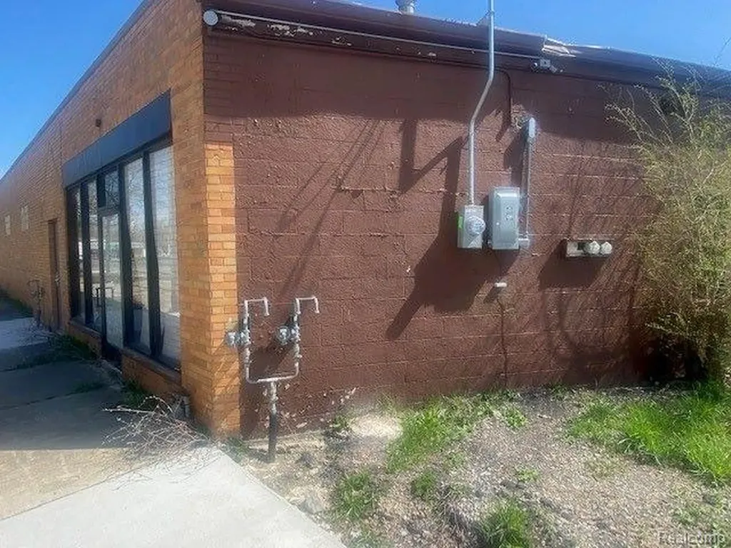 19151 Kelly Road Detroit City MI 48224