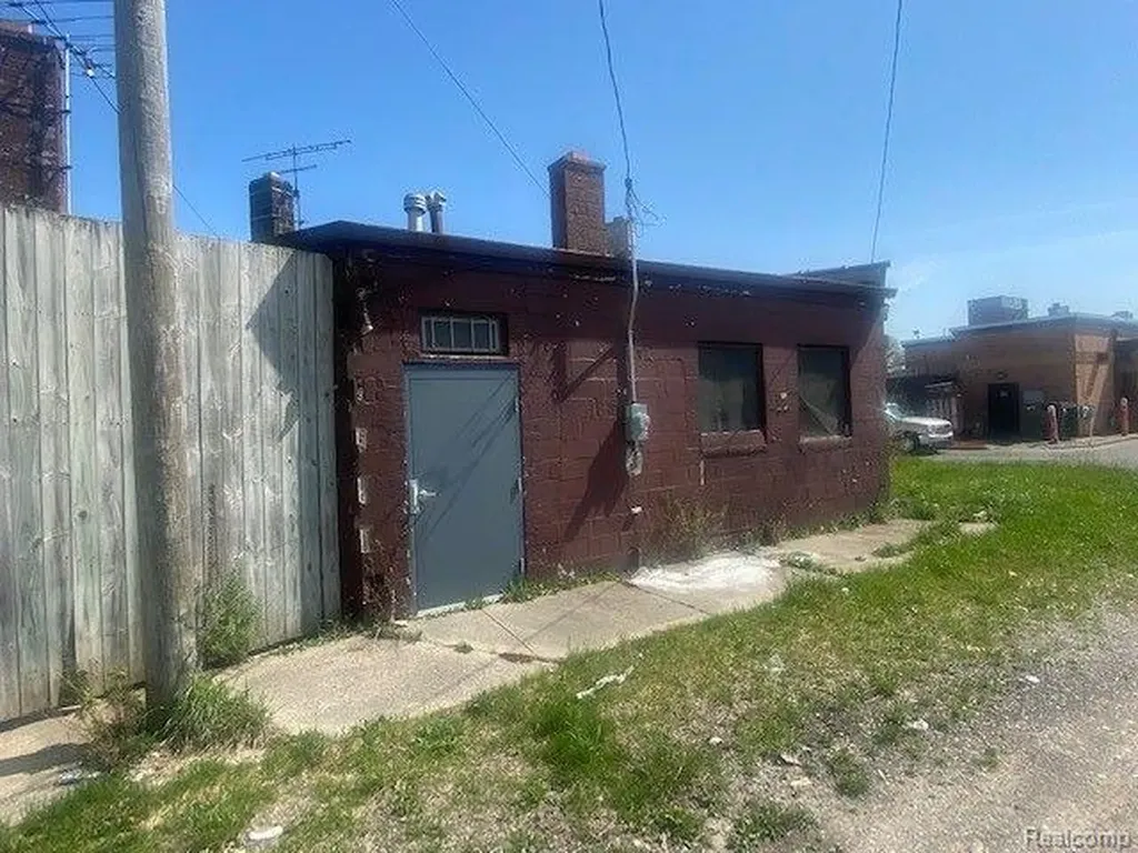 19151 Kelly Road Detroit City MI 48224