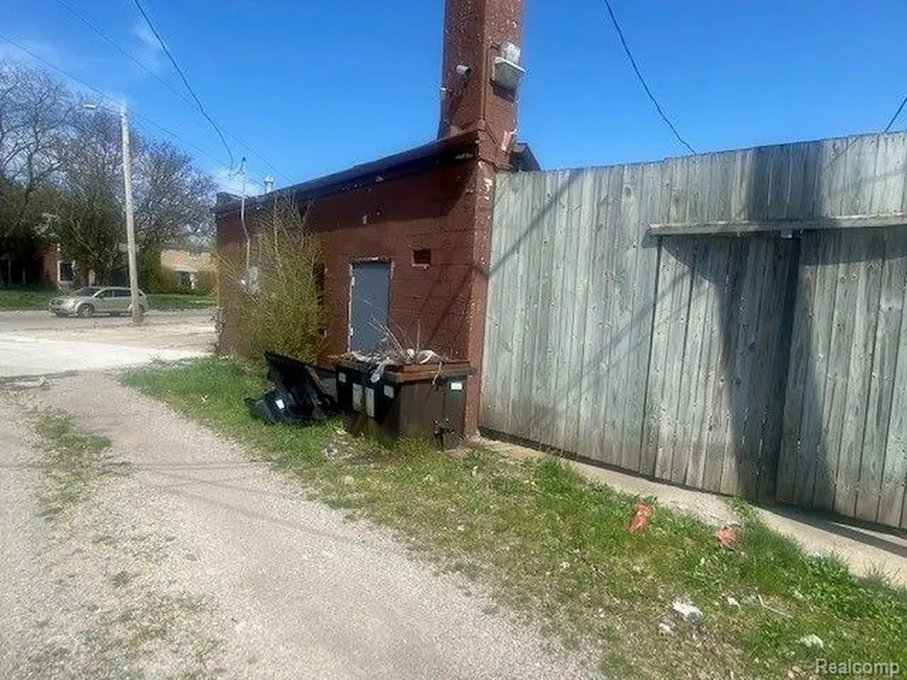 19151 Kelly Road Detroit City MI 48224