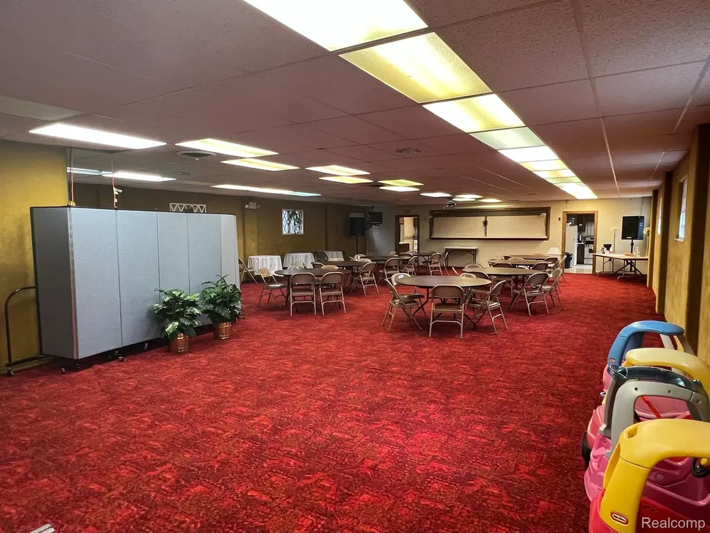 17901 Collinson Avenue Eastpointe City MI 48021