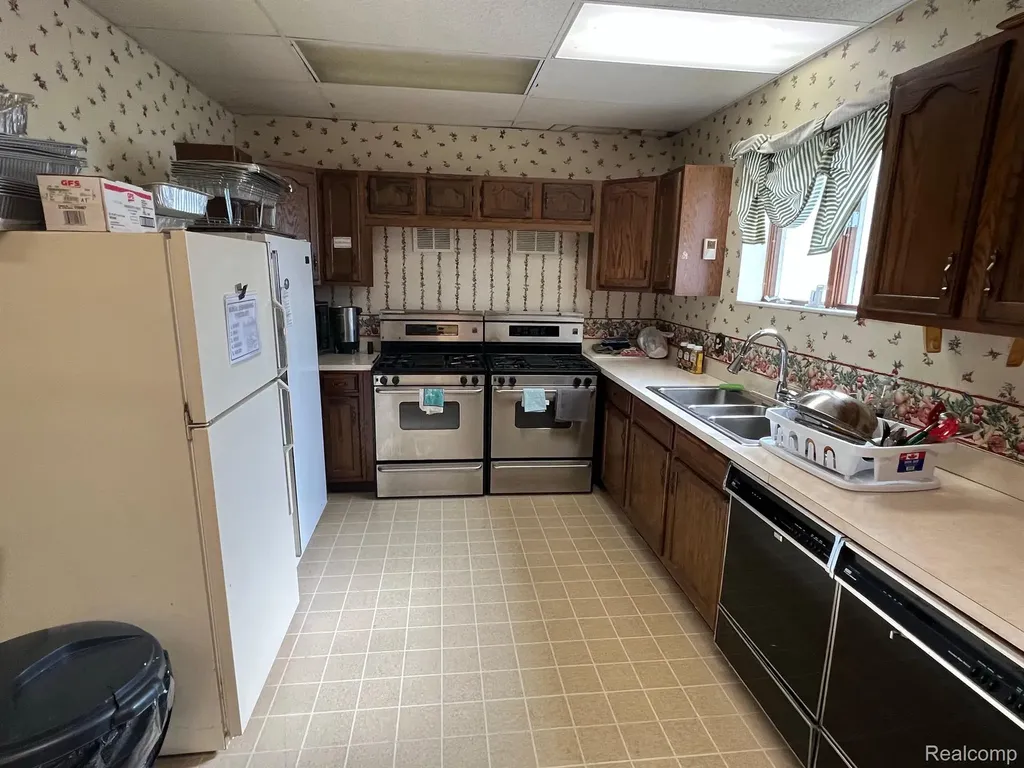 17901 Collinson Avenue Eastpointe City MI 48021