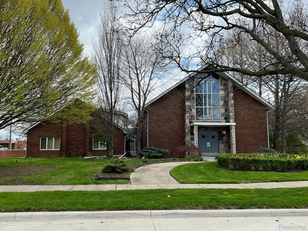 17901 Collinson Avenue Eastpointe City MI 48021