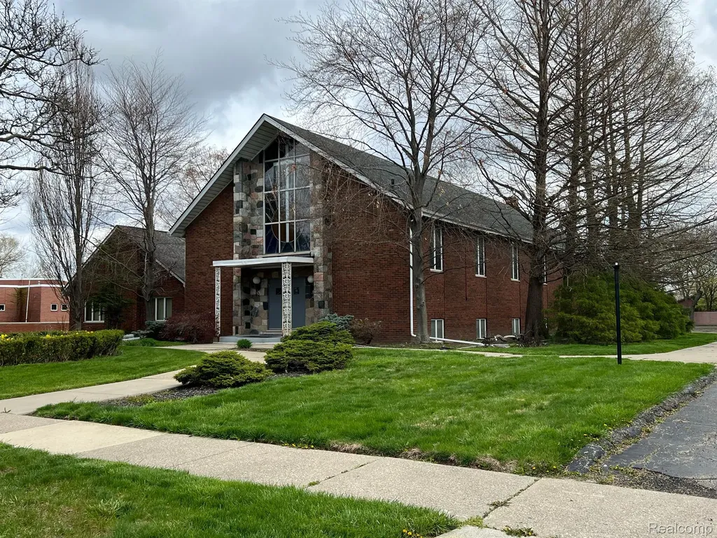 17901 Collinson Avenue Eastpointe City MI 48021