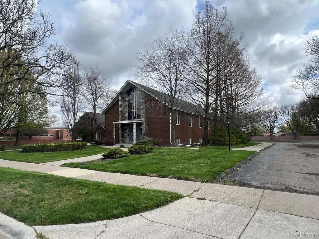 17901 Collinson Avenue Eastpointe City MI 48021