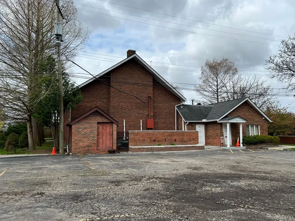 17901 Collinson Avenue Eastpointe City MI 48021