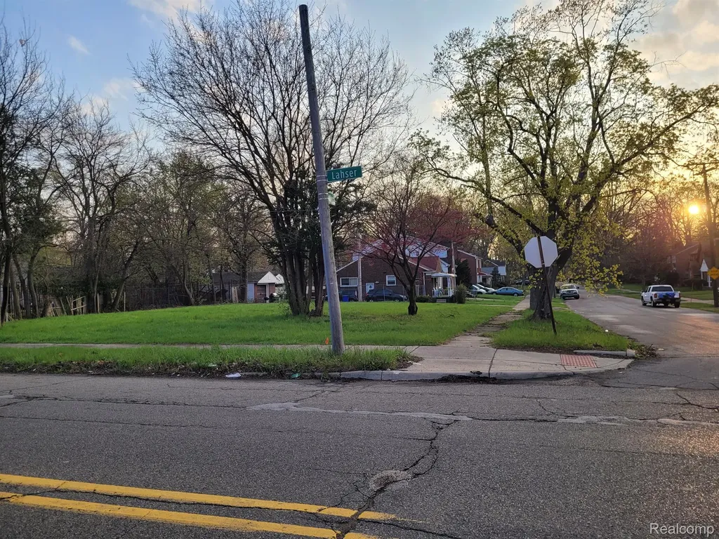18435 Lahser Road Detroit City MI 48219