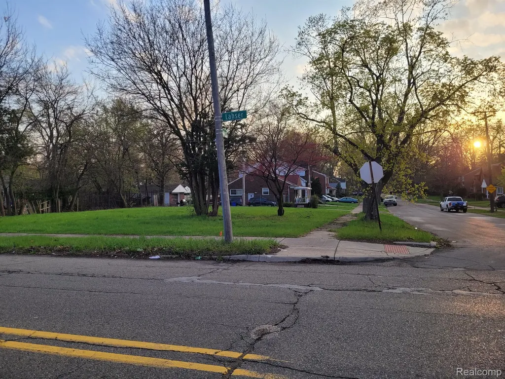 18435 Lahser Road Detroit City MI 48219