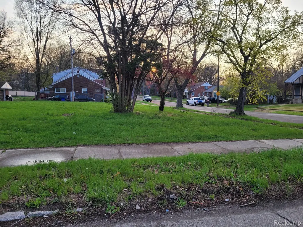 18435 Lahser Road Detroit City MI 48219