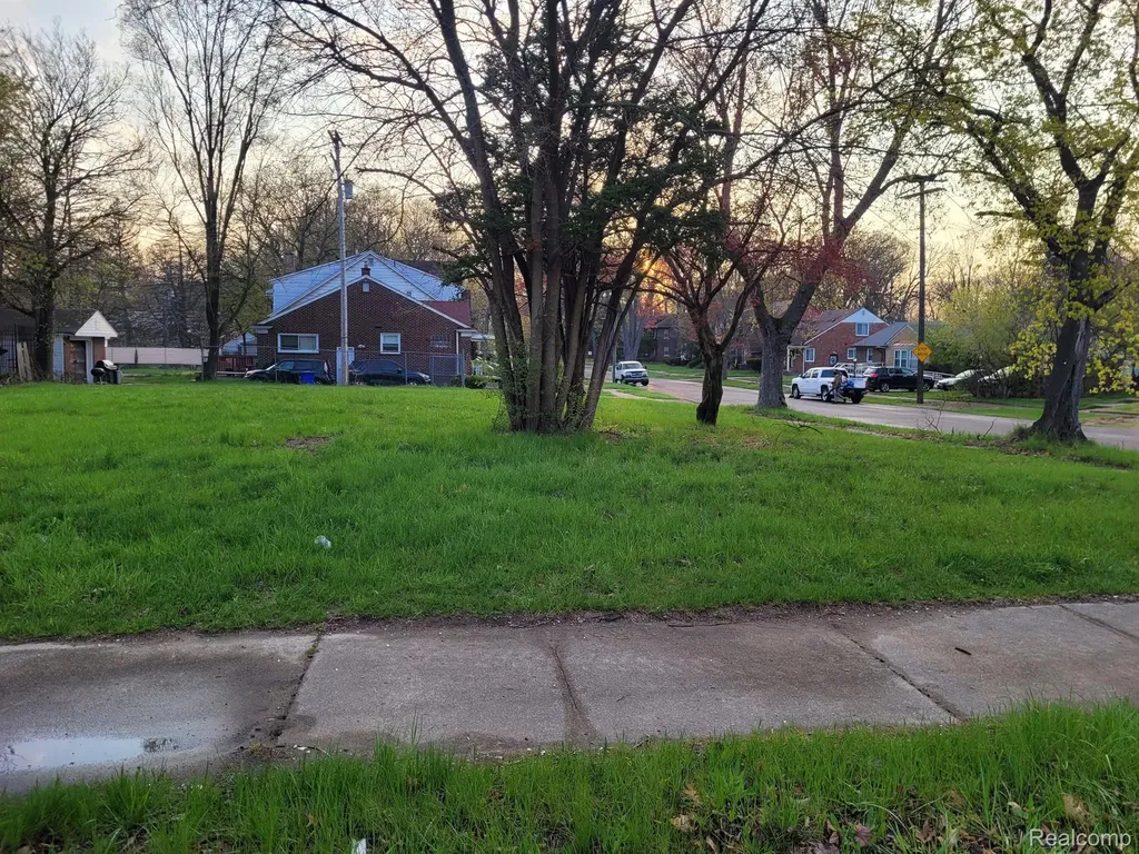 18435 Lahser Road Detroit City MI 48219