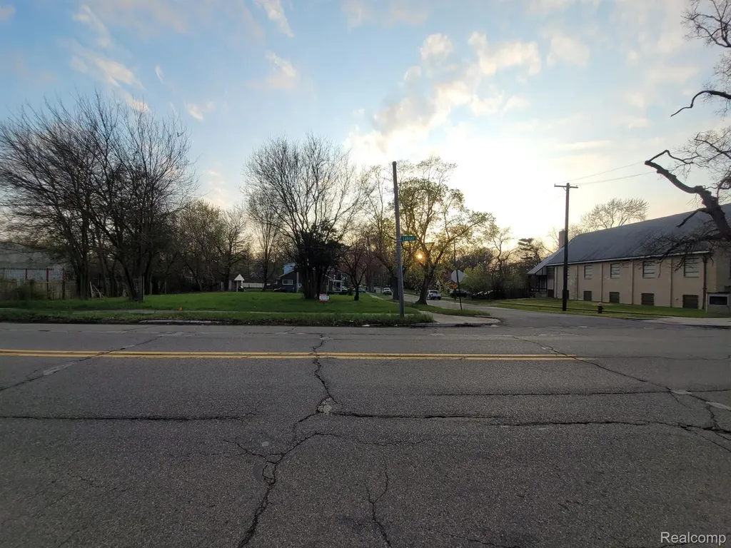 18435 Lahser Road Detroit City MI 48219
