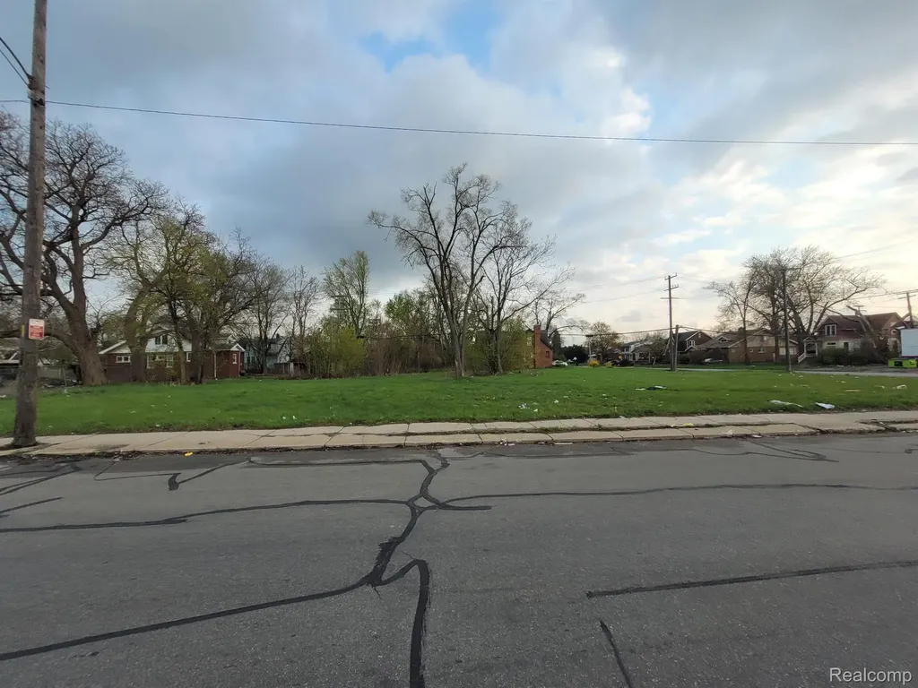 15335 Schoolcraft Street Detroit City MI 48227