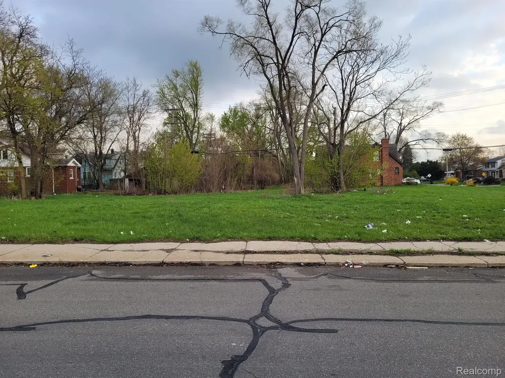 15335 Schoolcraft Street Detroit City MI 48227