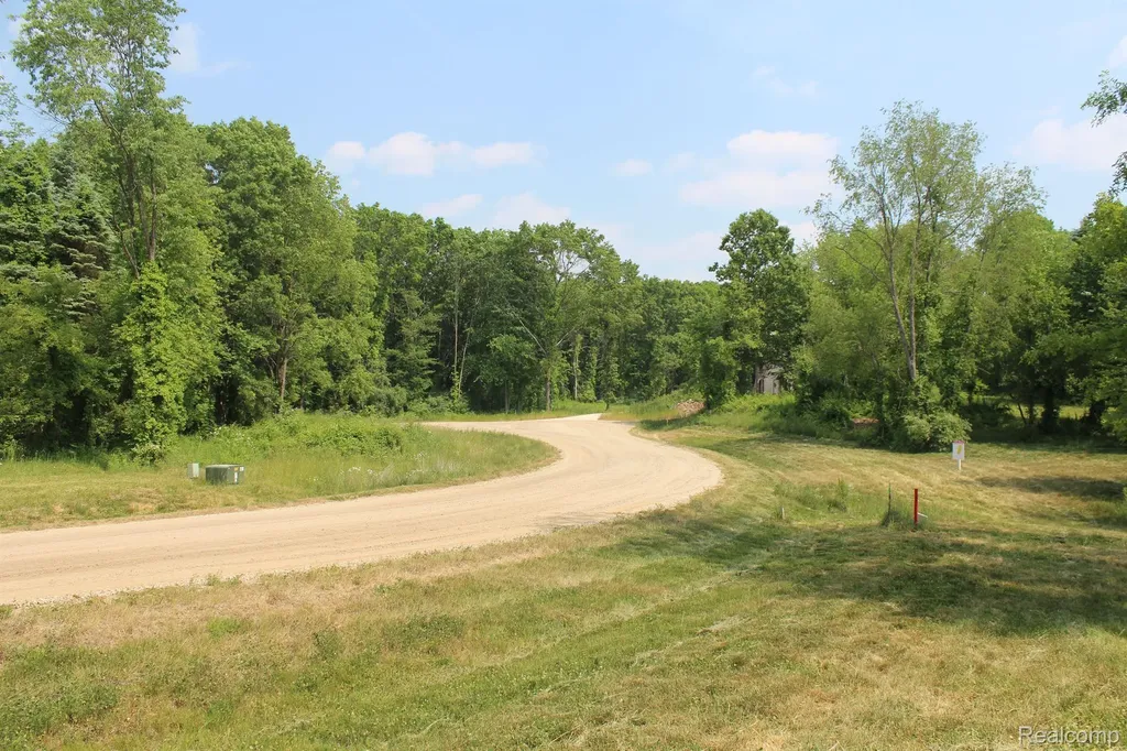 2722 Twin Oaks Drive Milford Charter Township MI 48381