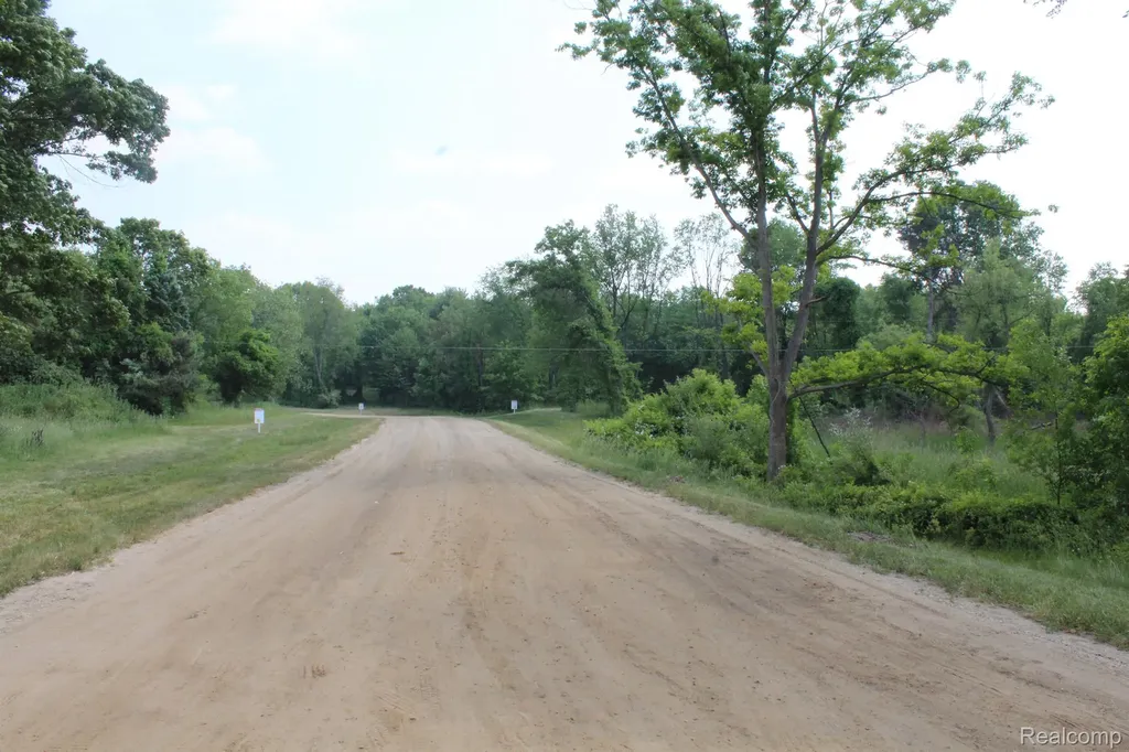 2722 Twin Oaks Drive Milford Charter Township MI 48381