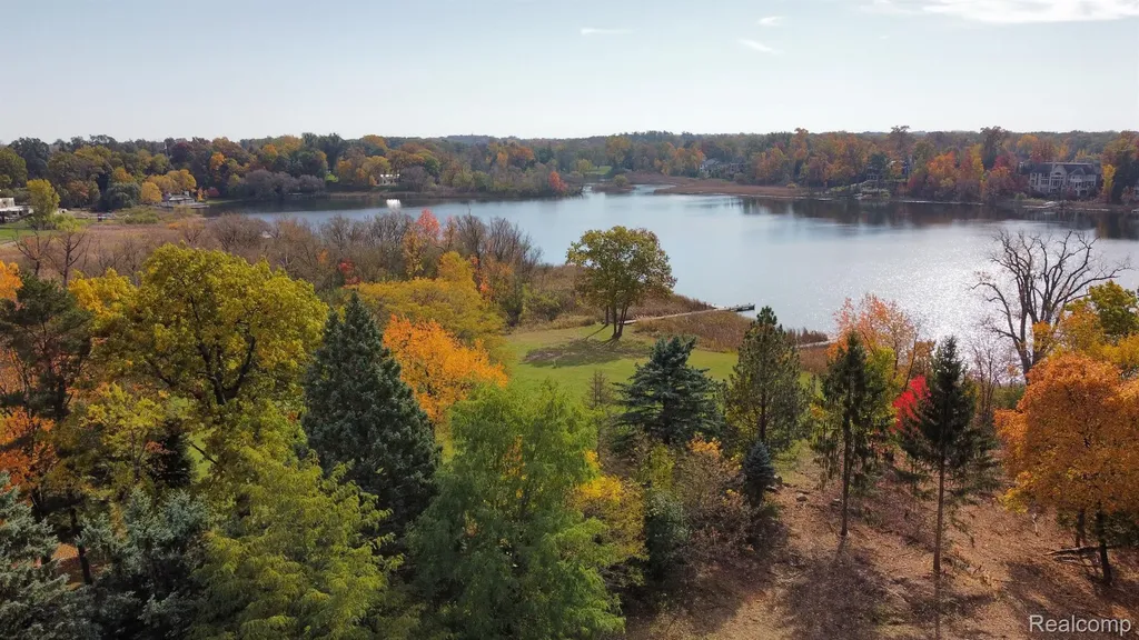 2717 Turtle Shores Drive Bloomfield Charter Township MI 48302