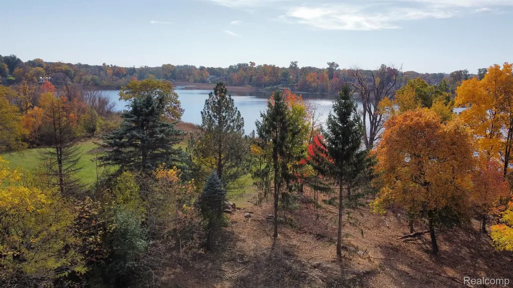 2717 Turtle Shores Drive Bloomfield Charter Township MI 48302