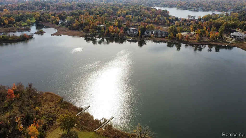 2717 Turtle Shores Drive Bloomfield Charter Township MI 48302