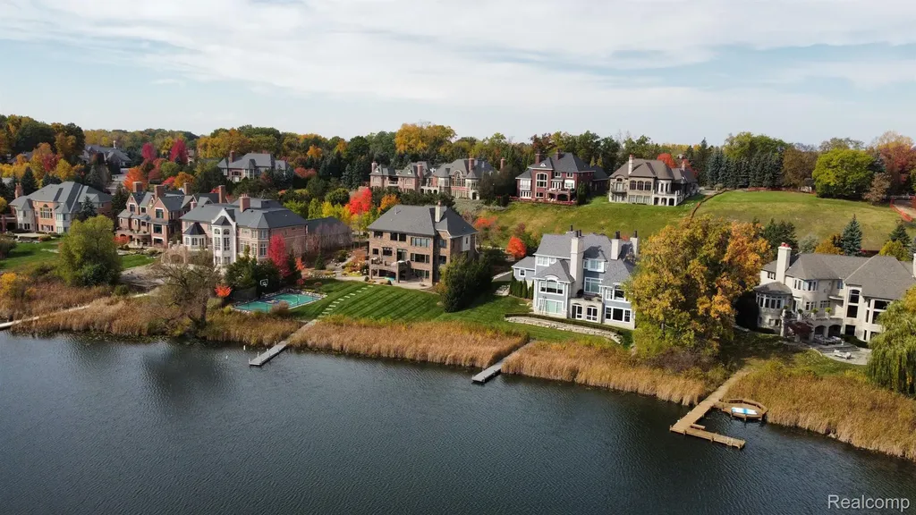 2717 Turtle Shores Drive Bloomfield Charter Township MI 48302
