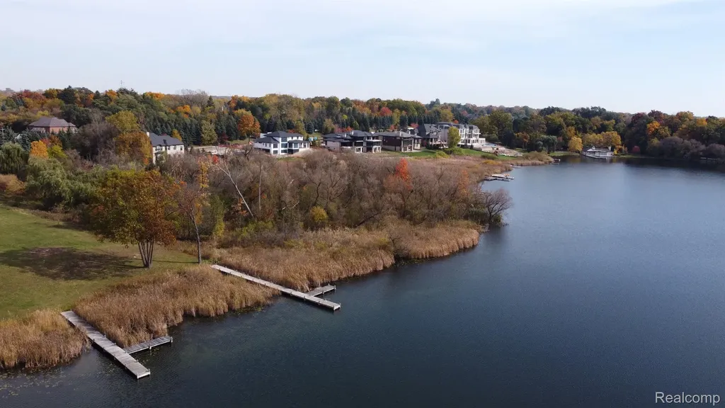 2717 Turtle Shores Drive Bloomfield Charter Township MI 48302