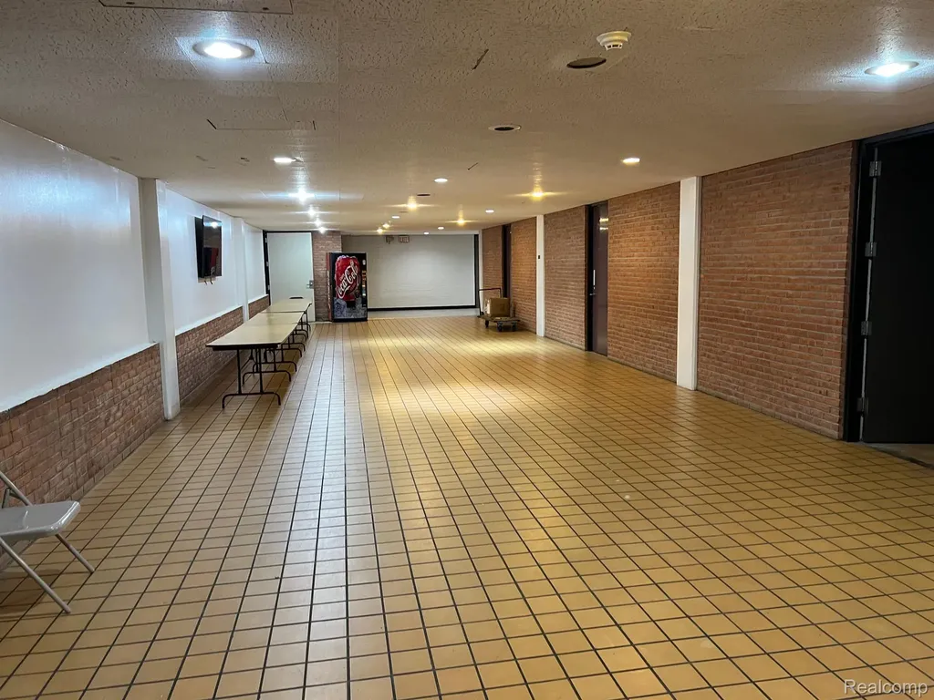 615 S Jefferson Avenue Saginaw City MI 48607
