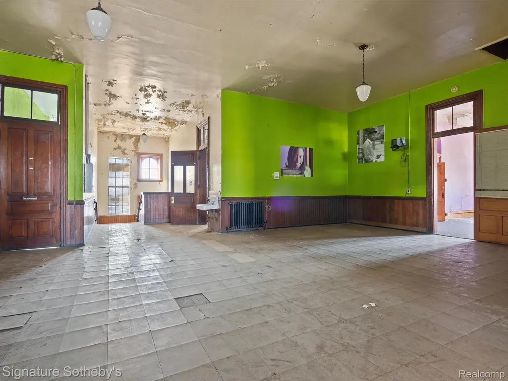453 Martin Luther King Jr Boulevard Detroit City MI 48201
