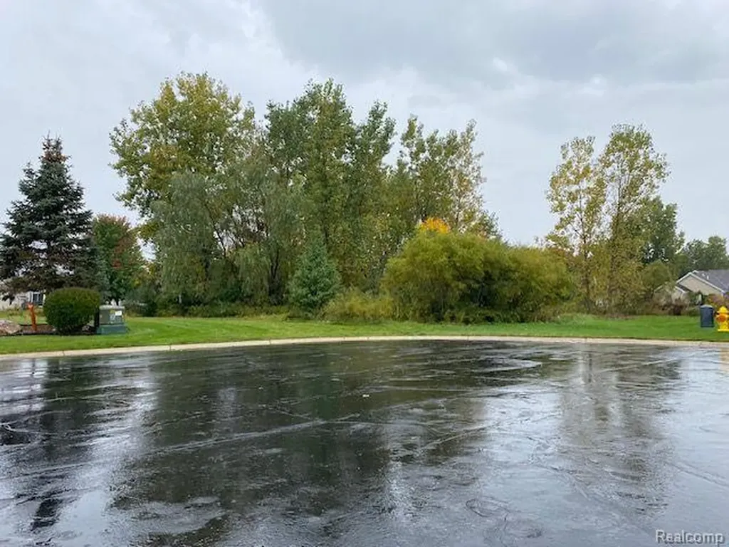 7105 Woods West Drive Clayton Charter Township MI 48433