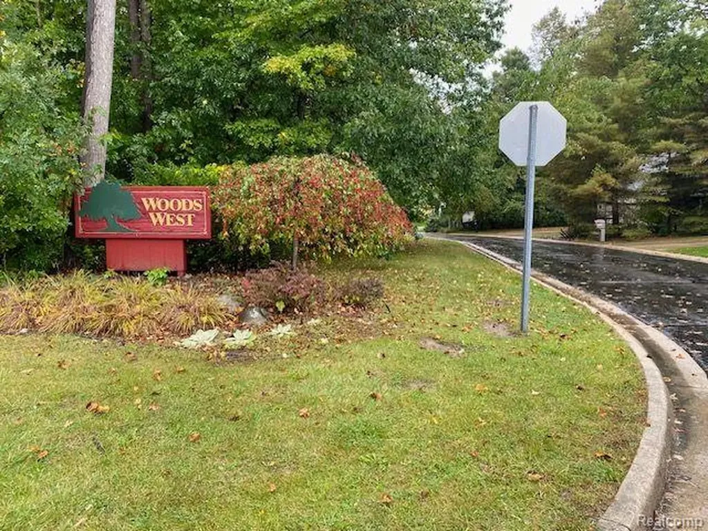 7105 Woods West Drive Clayton Charter Township MI 48433