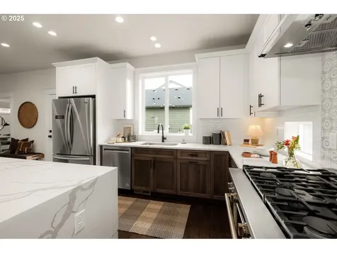 4575 NE 14th Place Portland OR 97211
