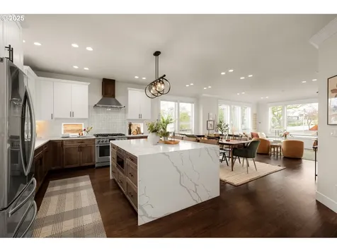 4575 NE 14th Place Portland OR 97211