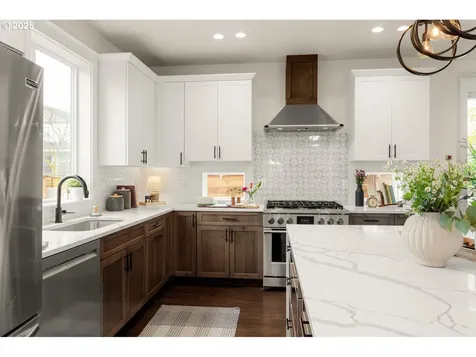 4575 NE 14th Place Portland OR 97211