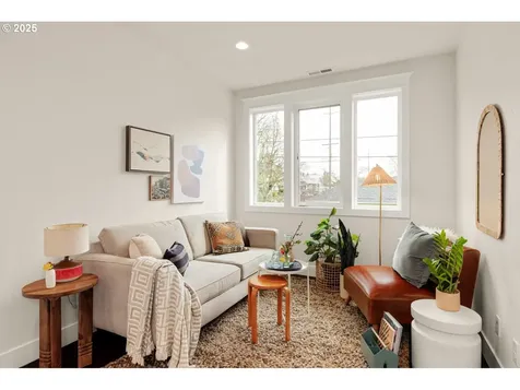 4575 NE 14th Place Portland OR 97211