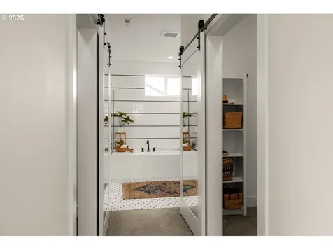 4575 NE 14th Place Portland OR 97211
